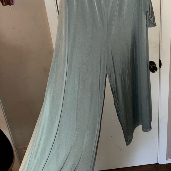 Flowy One piece - Picture 2 of 7